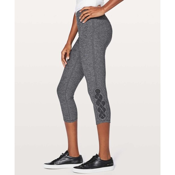 LULULEMON Tied To It 7/8 Tight 21" Crop 8 Heathered Black Dark Carbon EUC B65 - Picture 1 of 7